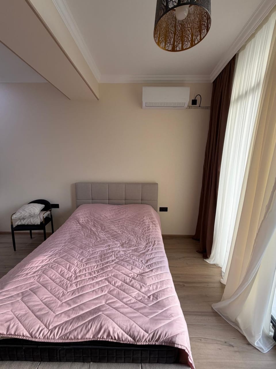 Bed, air conditioner
