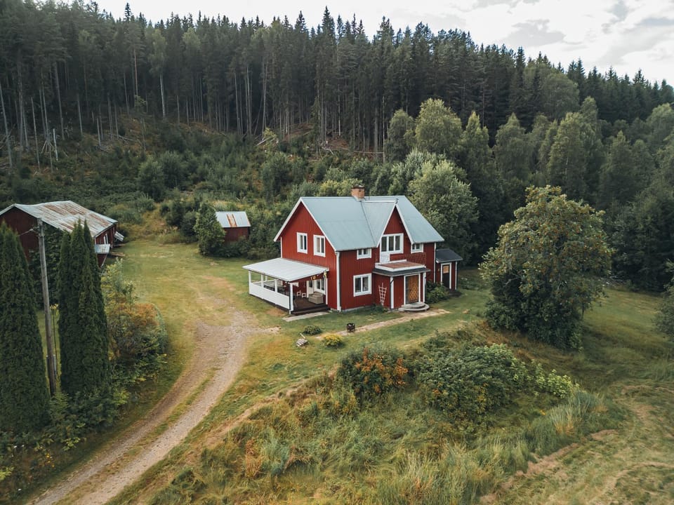 Property building, Day, Natural landscape, Mountain view