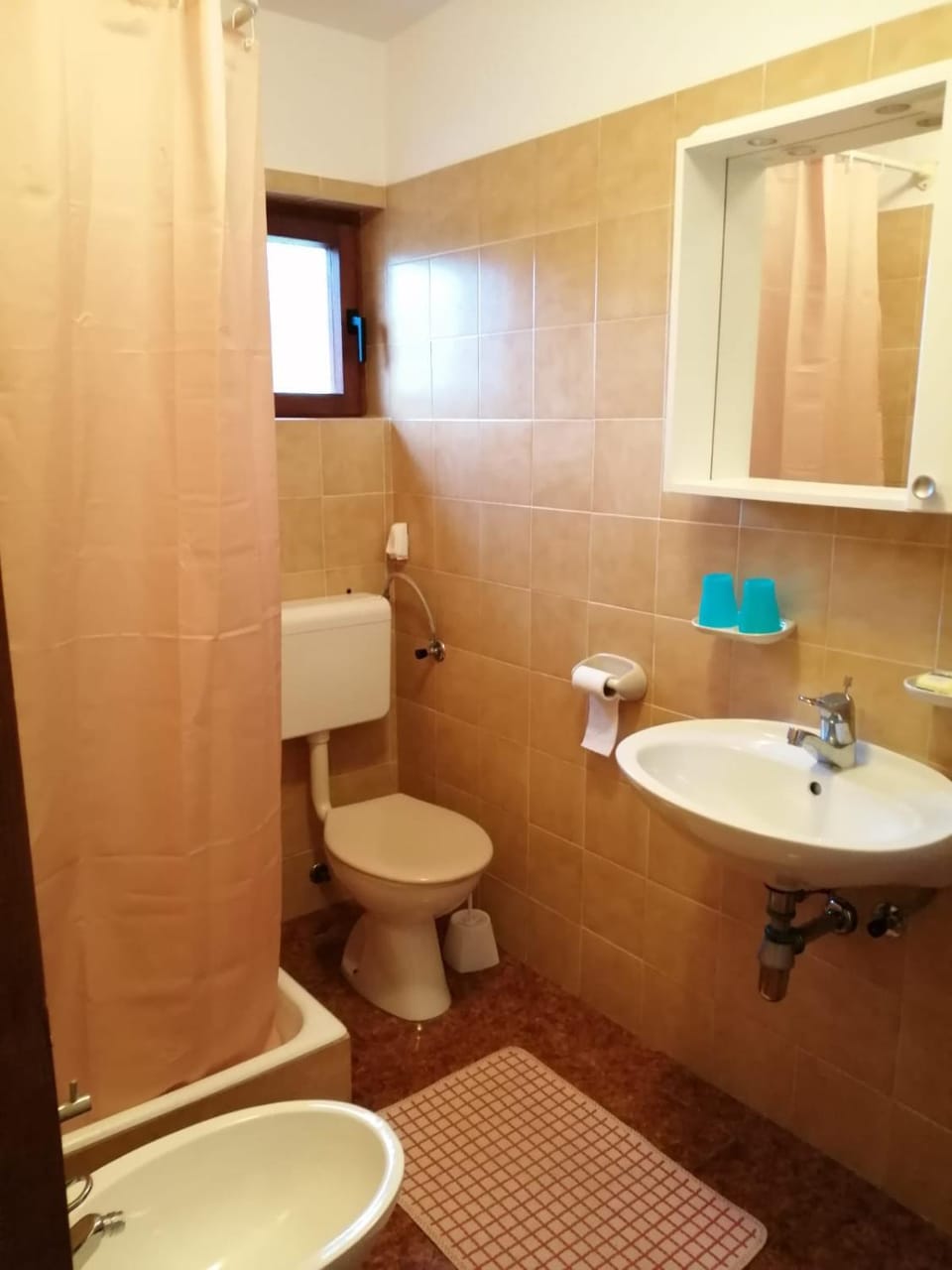 Shower, Toilet, Bathroom, bidet, towels
