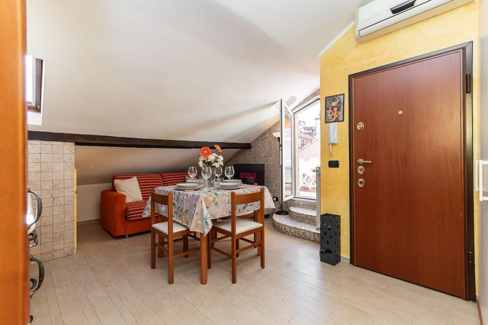 Bed, Kitchen or kitchenette, Living room, Seating area, Dining area