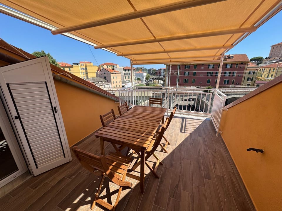 Property building, Patio, Day, Balcony/Terrace, Balcony/Terrace