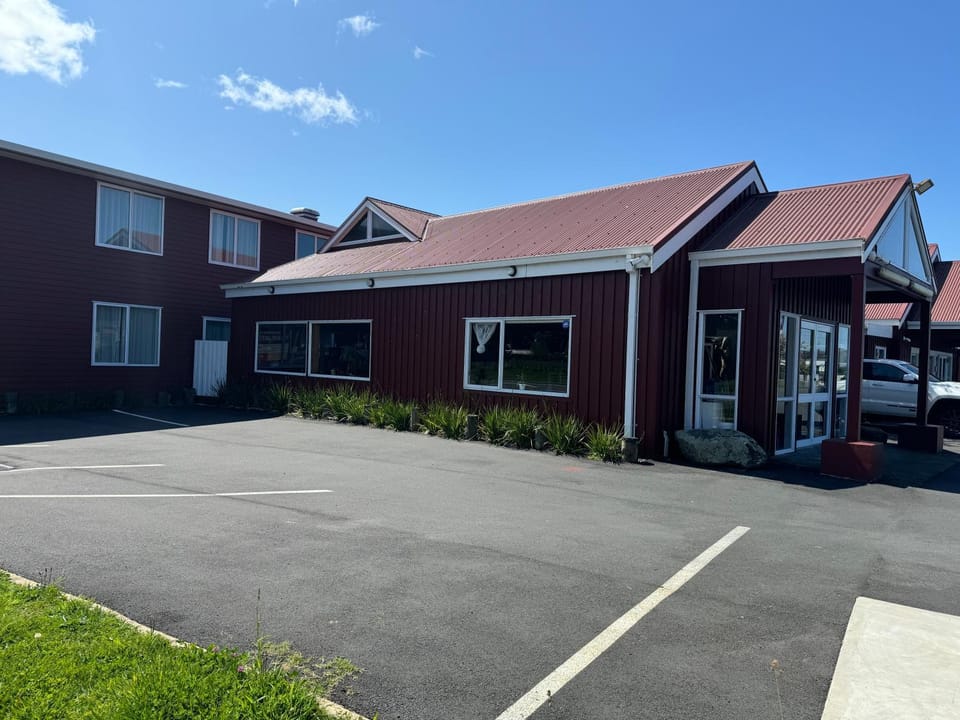 Property building, Day, Parking