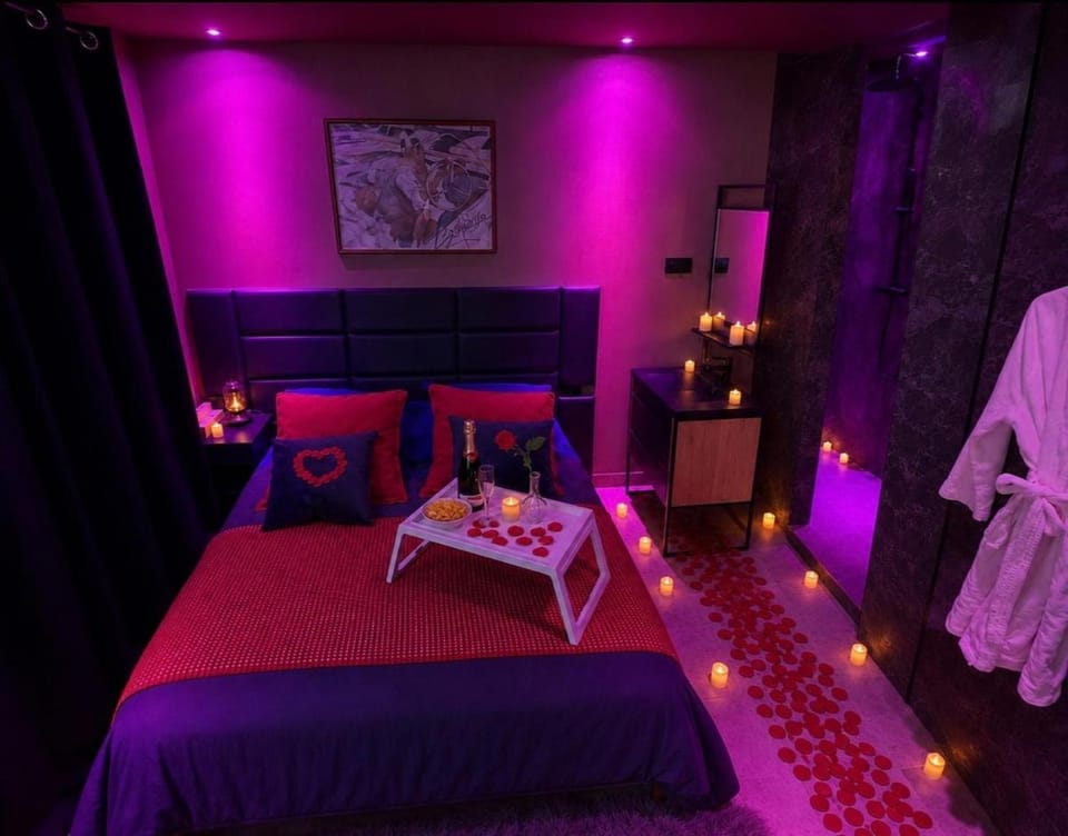 Le SECRET des 3 singes - Love room Beaucaire Apartment in Tarascon