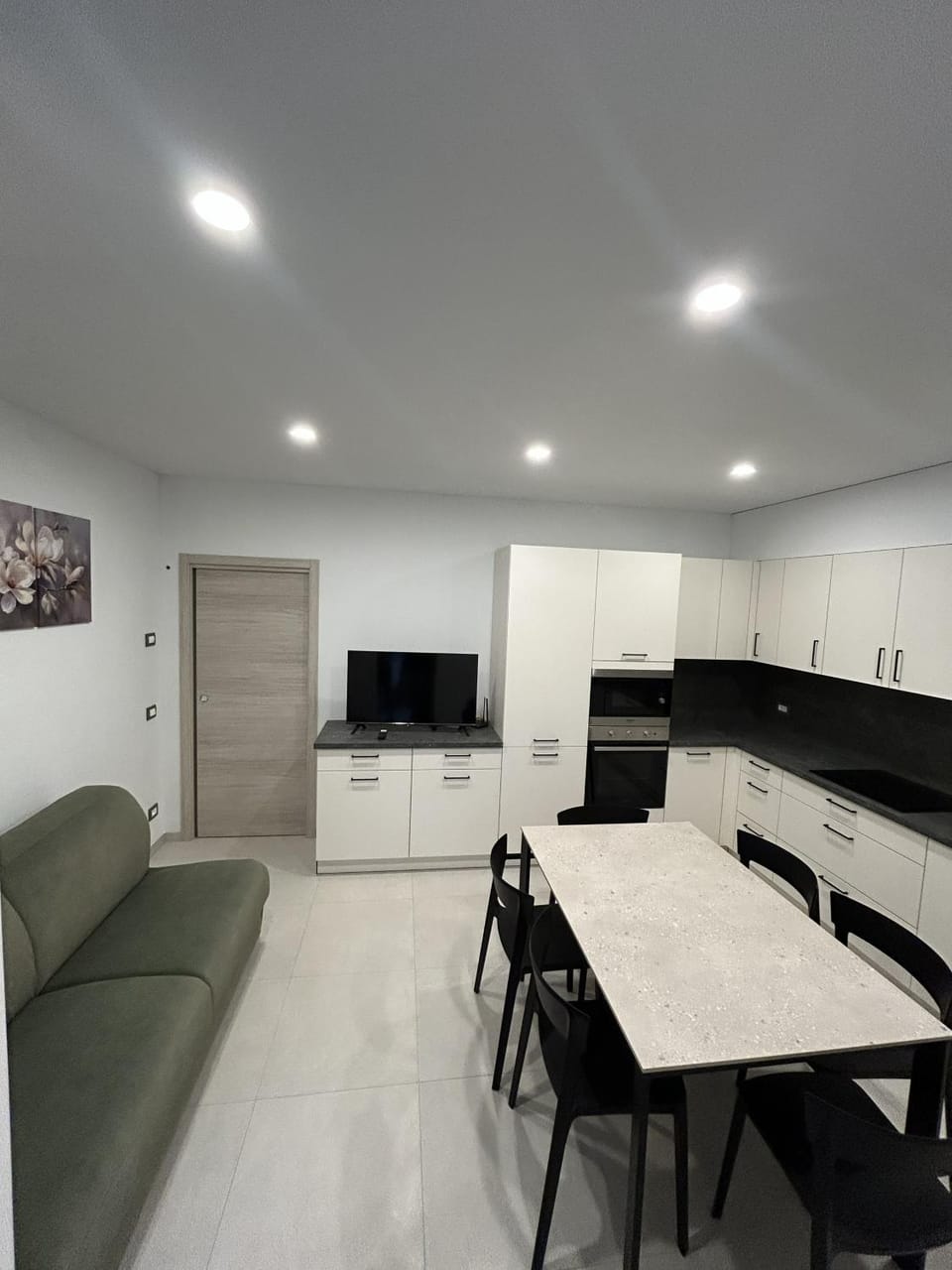 TV and multimedia, Kitchen or kitchenette, Living room, Seating area, Dining area, Evening entertainment