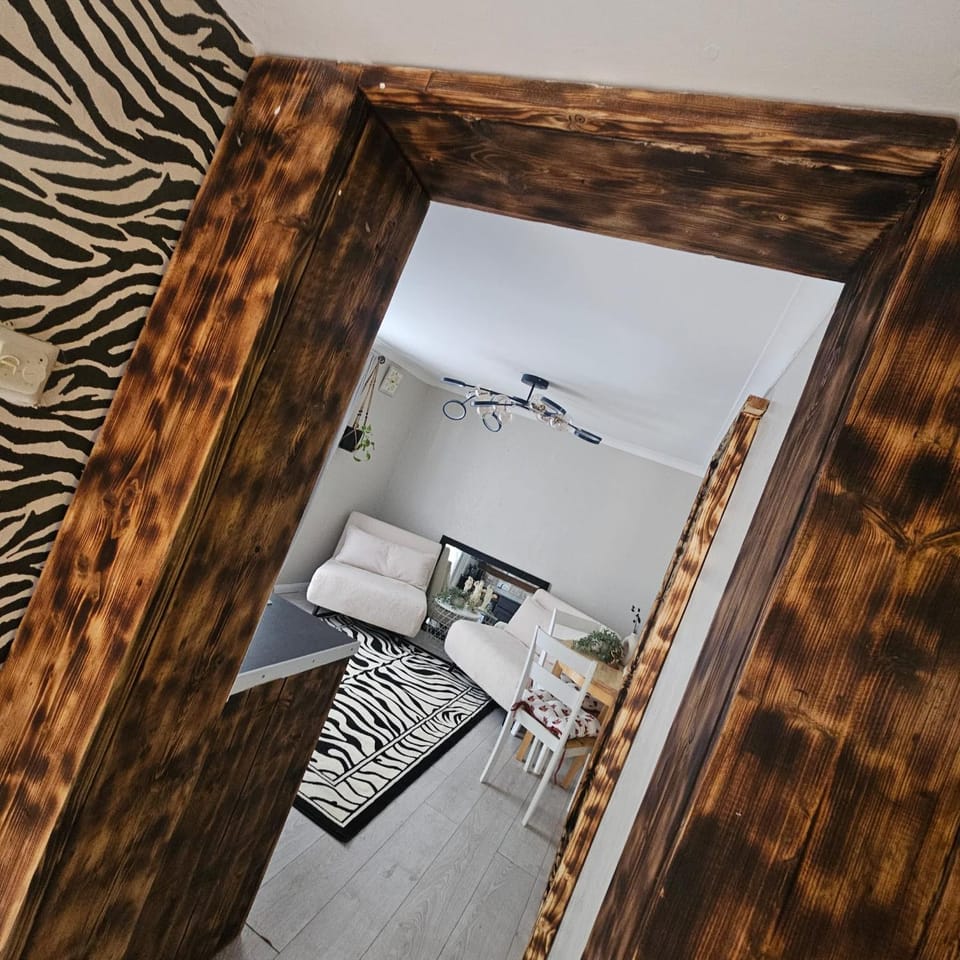 Stylish 3 bedroom Severnwolf House with an Annex & SPA Hot tub salt cave exercise games room -free parking House in Gloucester