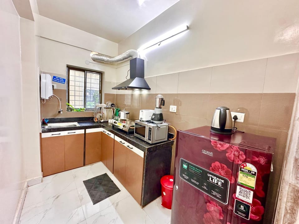 Coffee/tea facilities, Kitchen or kitchenette, stove, toaster