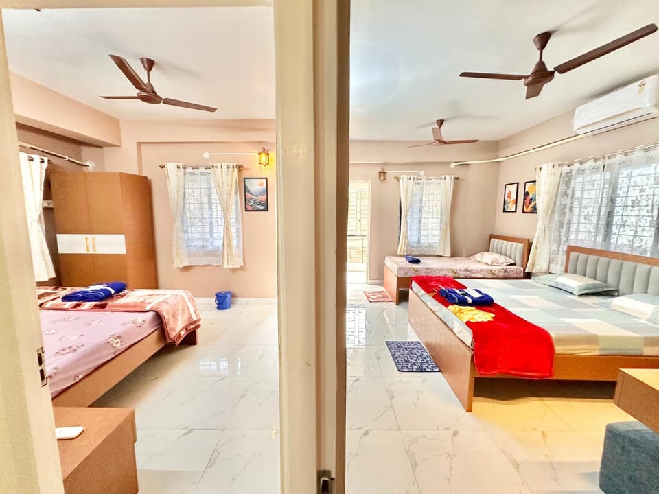 Bed, Bedroom, towels, air conditioner
