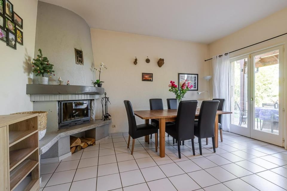 Garden, TV and multimedia, Balcony/Terrace, Living room, Dining area, Garden view, fireplace