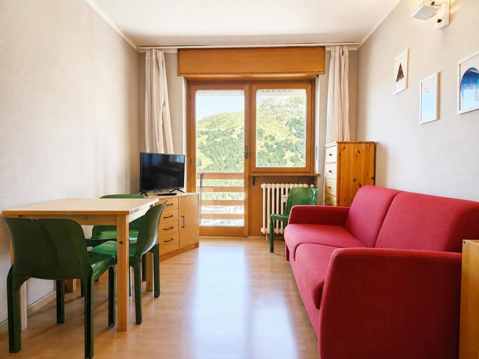 Hostdomus - Color Apartment Apartment in Sestriere