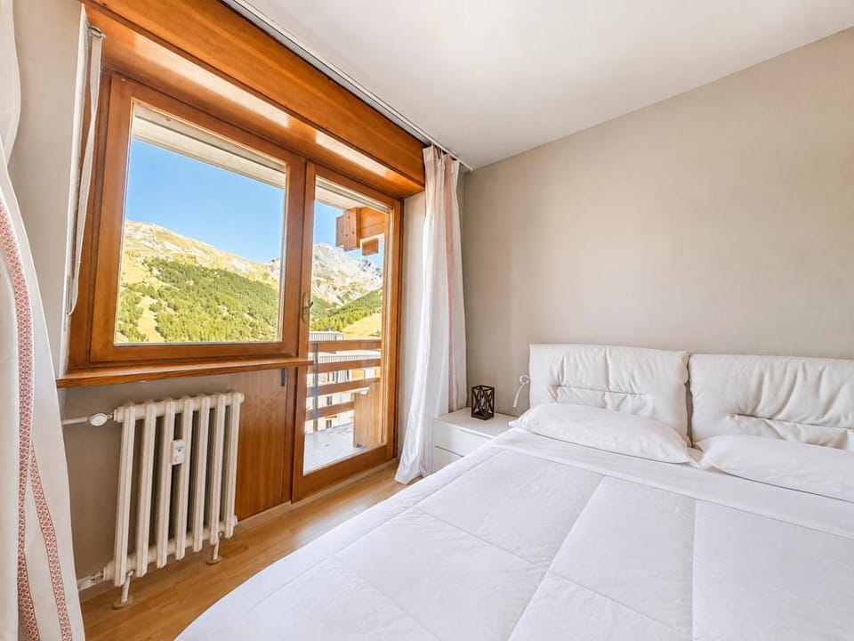 Hostdomus - Color Apartment Apartment in Sestriere