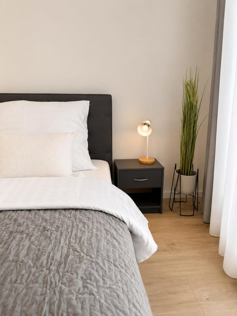 Bed, Photo of the whole room, Bedroom