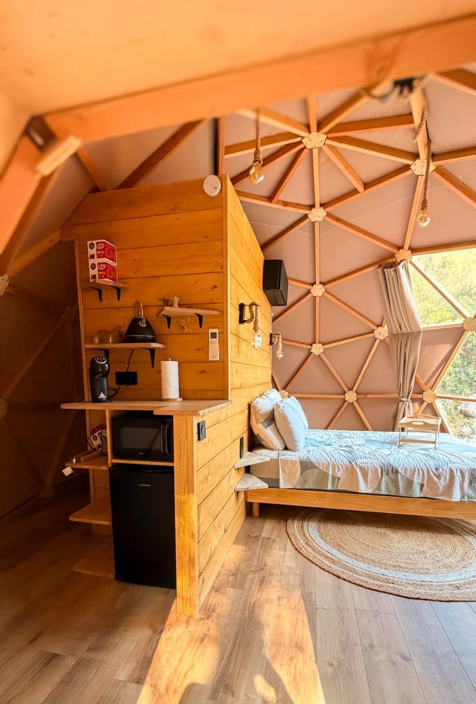 Kitchen or kitchenette, Bedroom