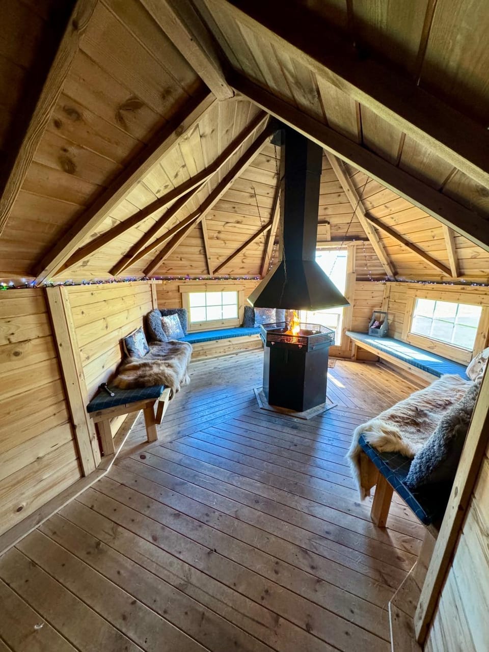 Little Lake Lodge Retreat Sleeps 2 with Parking House in Northern Ireland