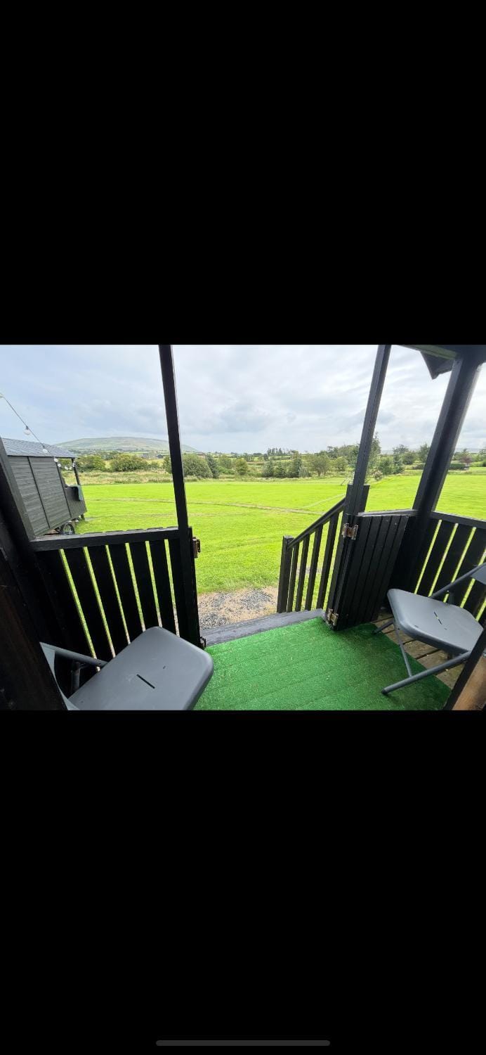 Little Lake Lodge Retreat Sleeps 2 with Parking House in Northern Ireland
