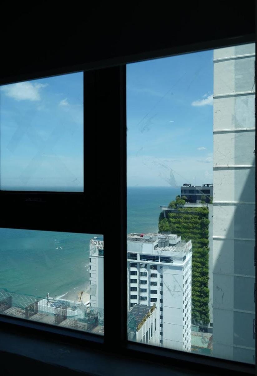 2 Bedrooms with Ocean View, 1 min walk to Beach Apartment in Da Nang