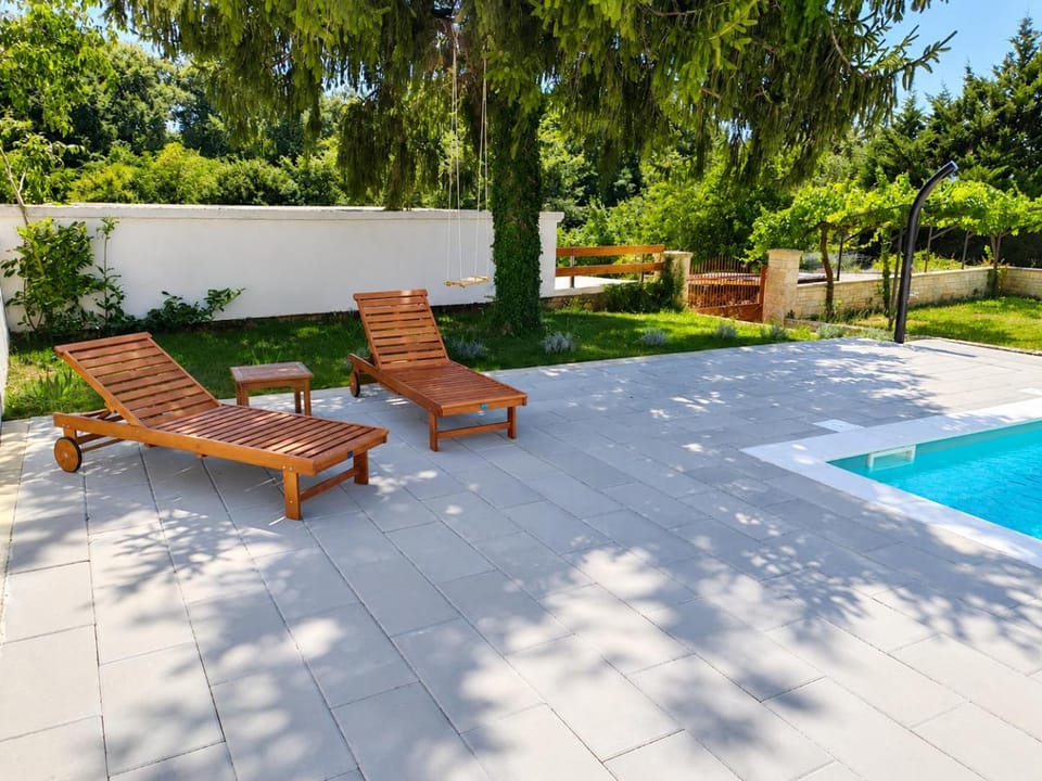 Swimming pool, sunbed