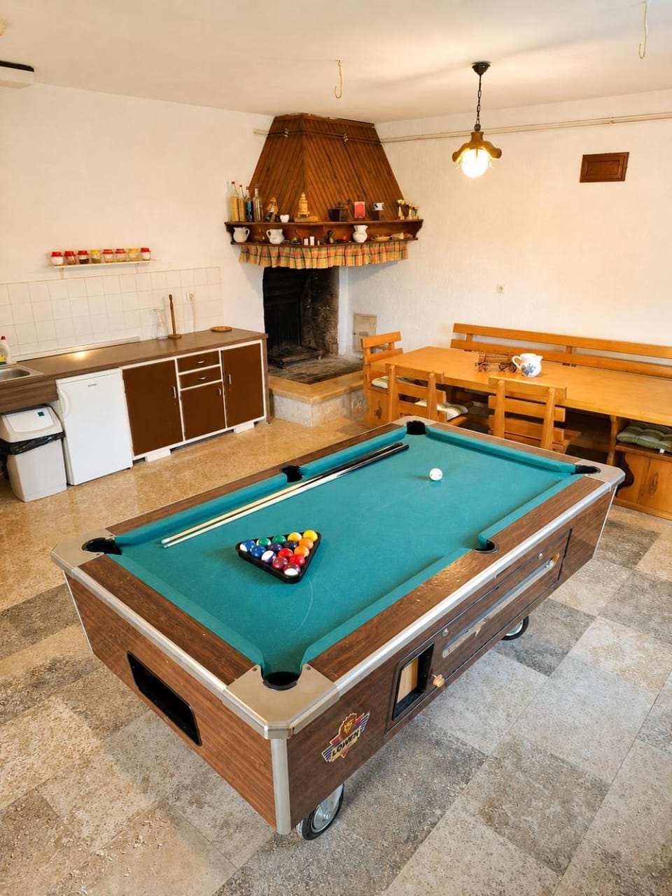 Billiard, Dining area, kitchen