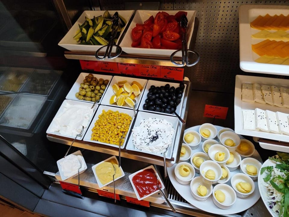 Restaurant/places to eat, Food and drinks, Food, Breakfast, Buffet breakfast, Lunch, Dinner