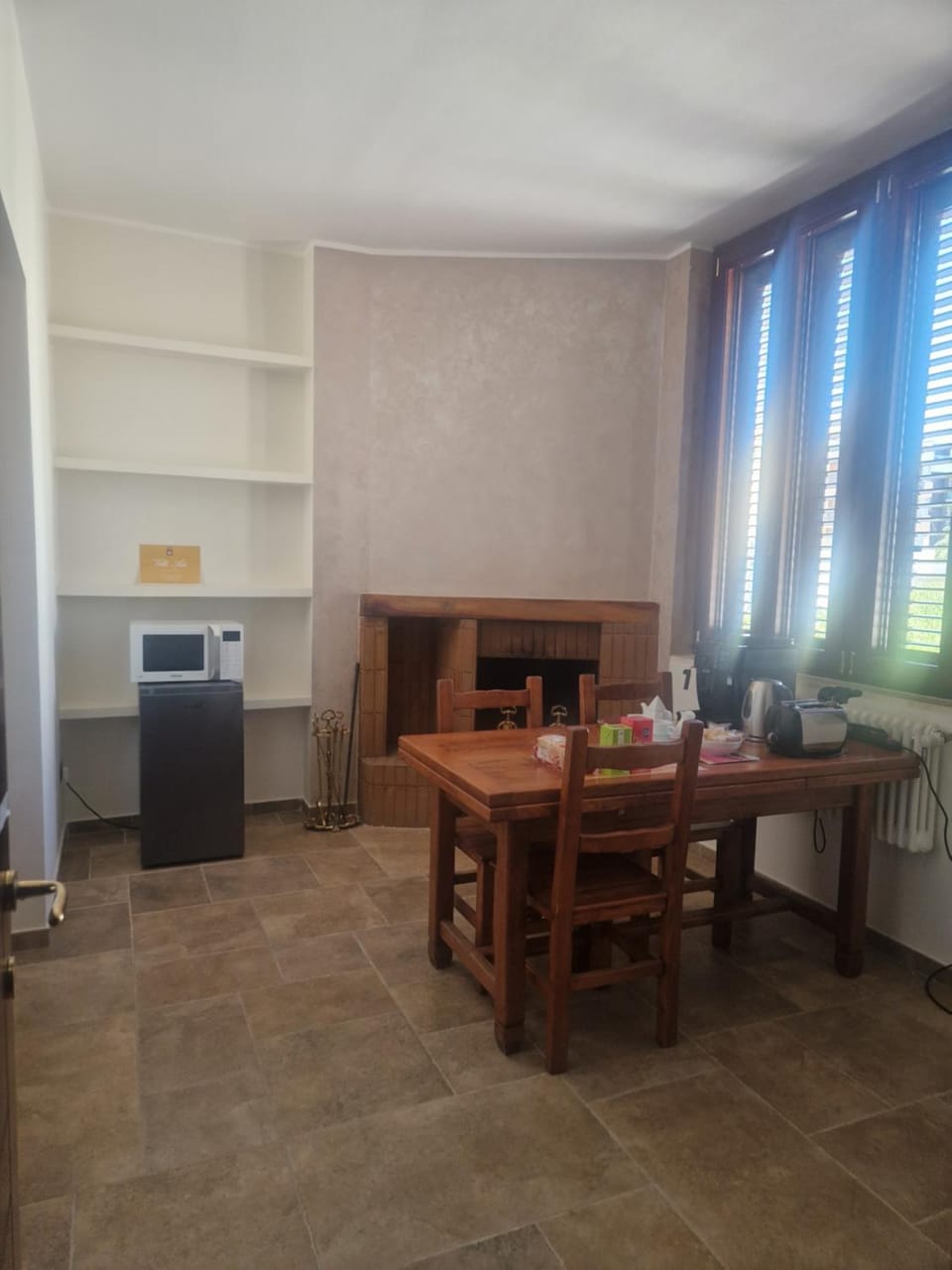 Dining area, minibar