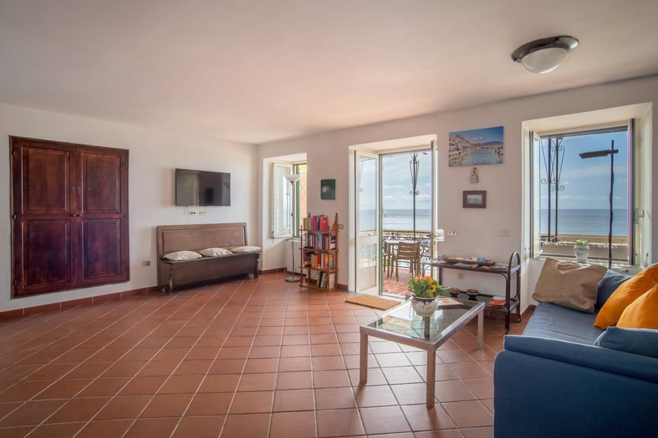 Communal lounge/ TV room, Living room, Seating area, Sea view