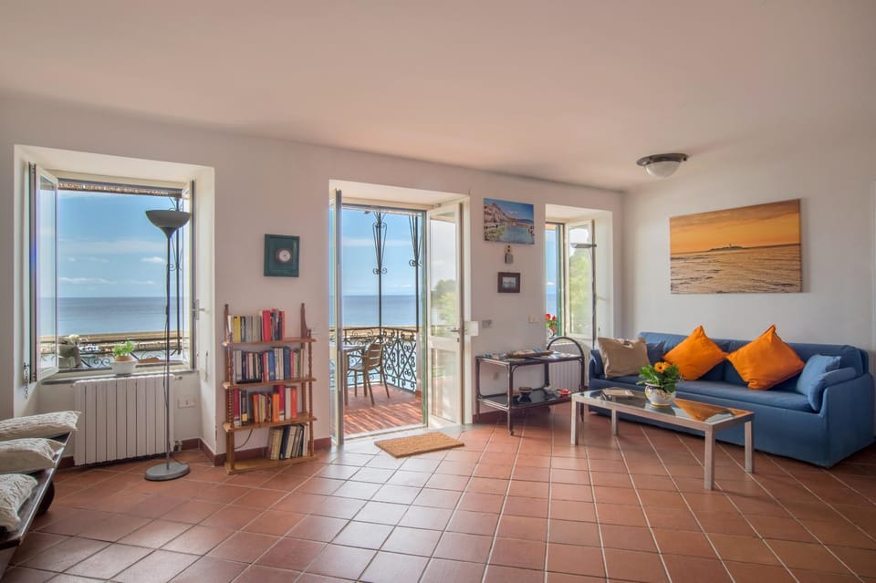 Living room, Sea view