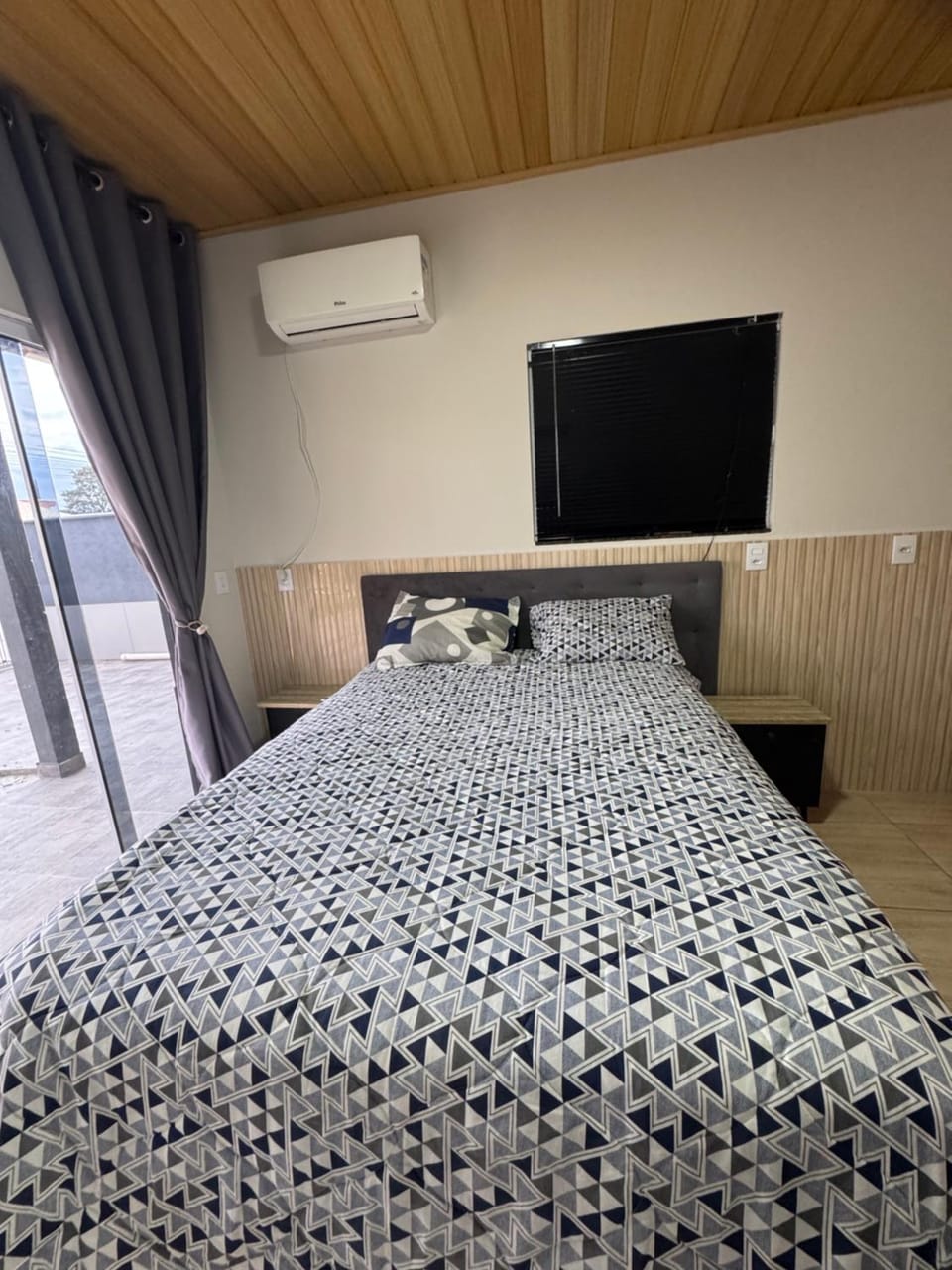 Bed, Bedroom, air conditioner