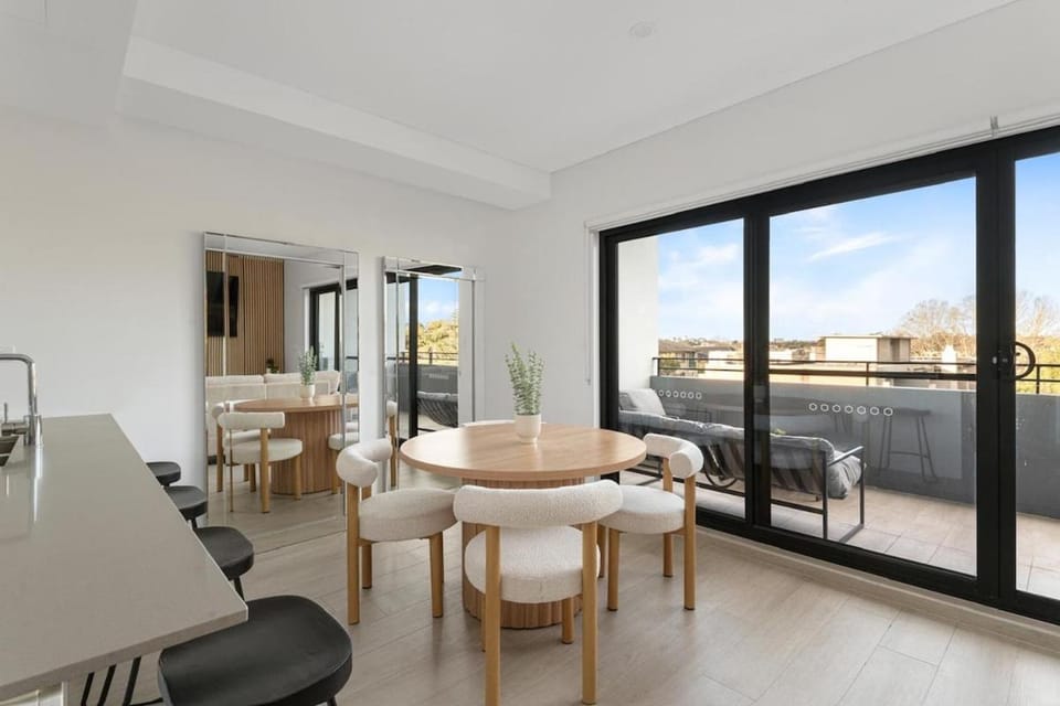 Luxury 2BR Apartment, Free Parking, Airport Apartment in Mascot