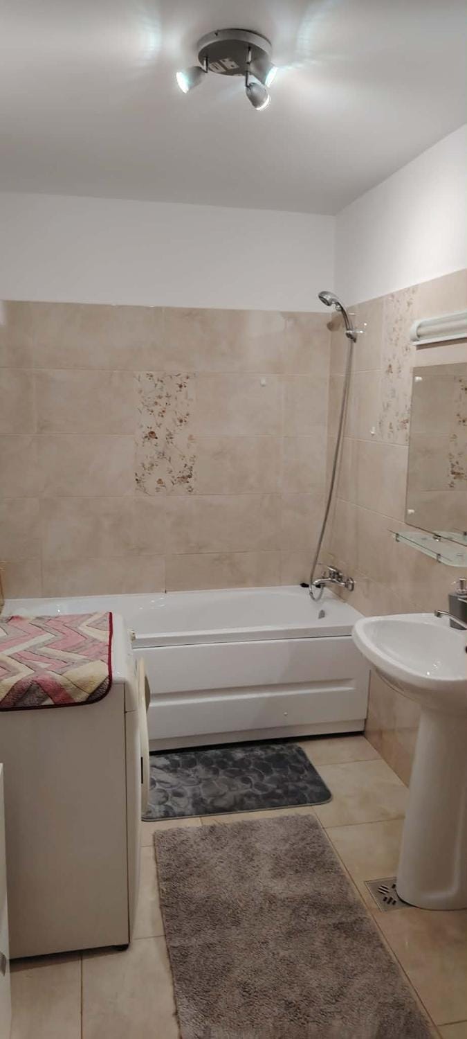 Shower, Toilet, Bathroom, towels