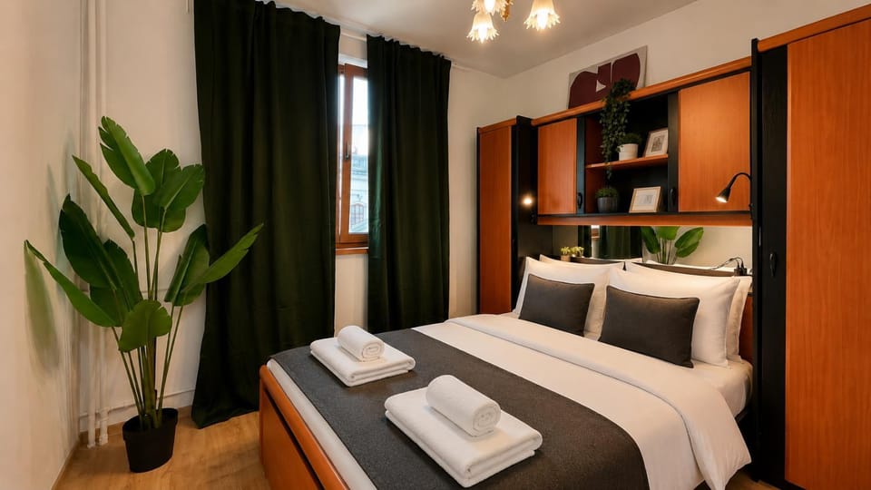 Bed, Photo of the whole room, Bedroom, towels