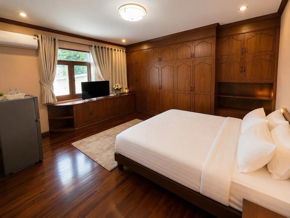 Bathroom, TV and multimedia, Bedroom