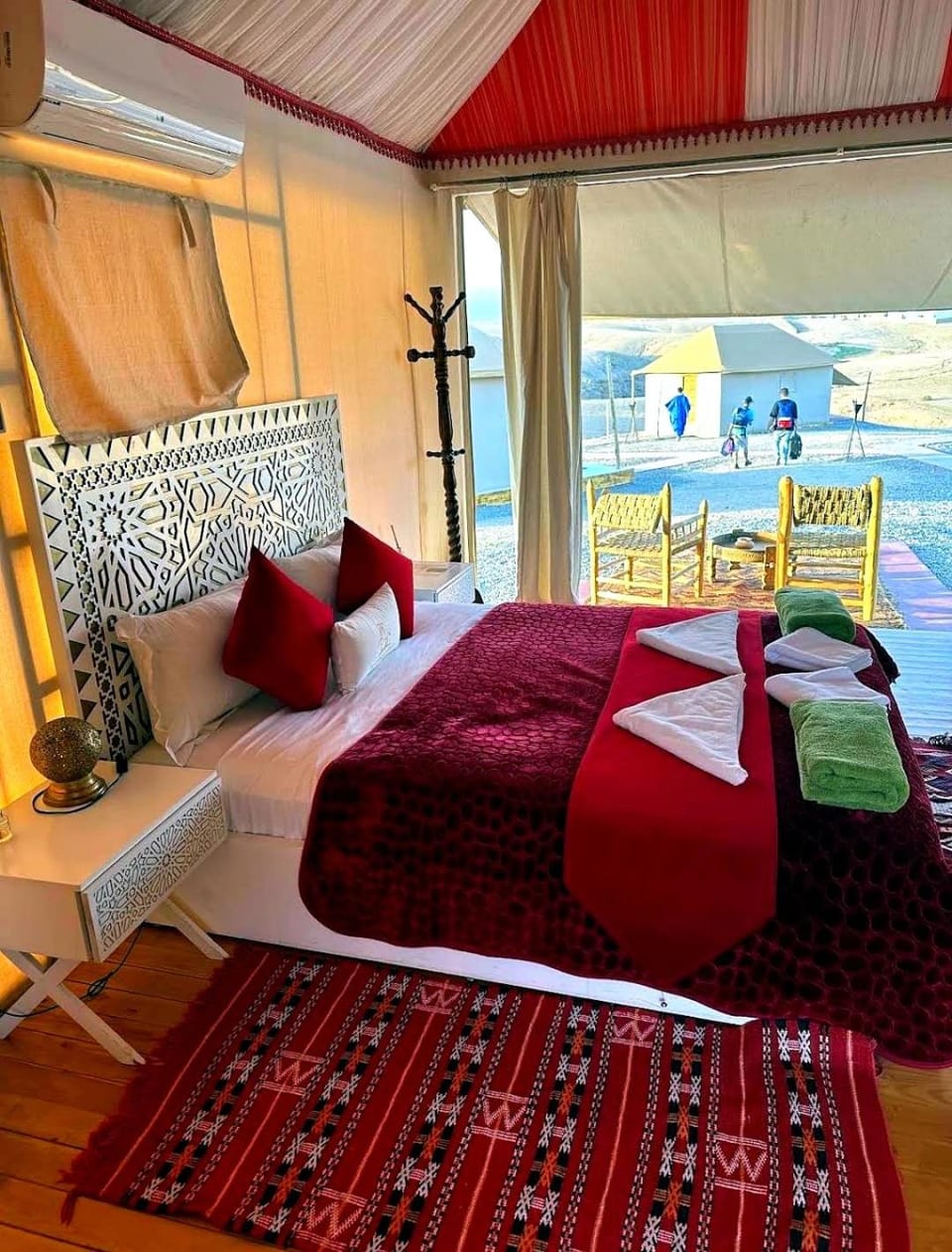 Bed, Natural landscape, Bedroom, towels