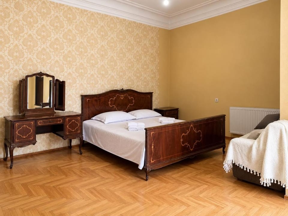 Bed, Photo of the whole room, Bedroom, wardrobe, air conditioner