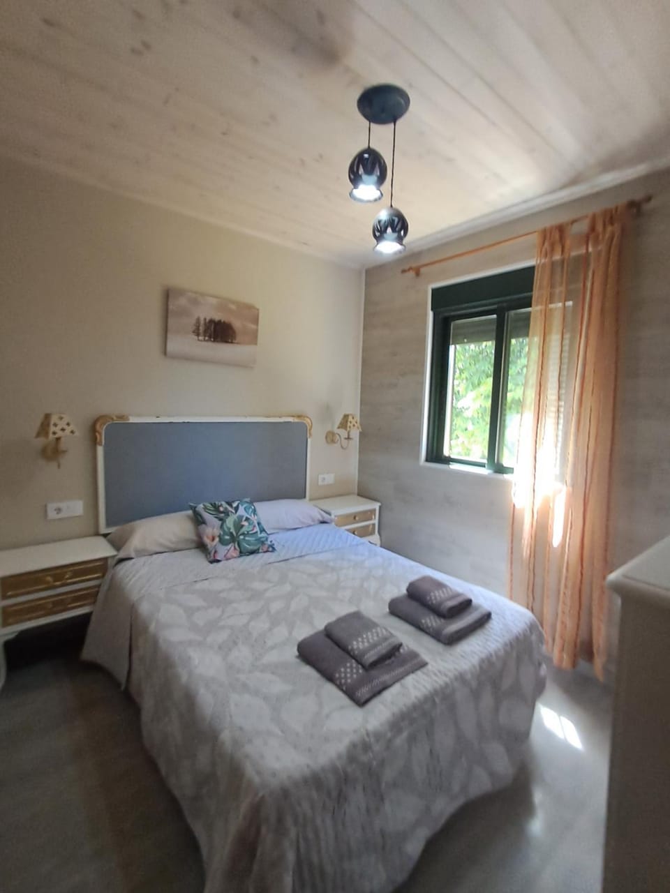 Bed, Photo of the whole room, Bedroom