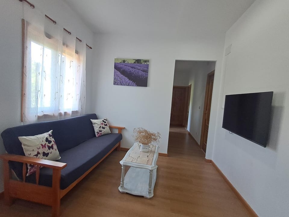 Communal lounge/ TV room, TV and multimedia, Living room, Seating area