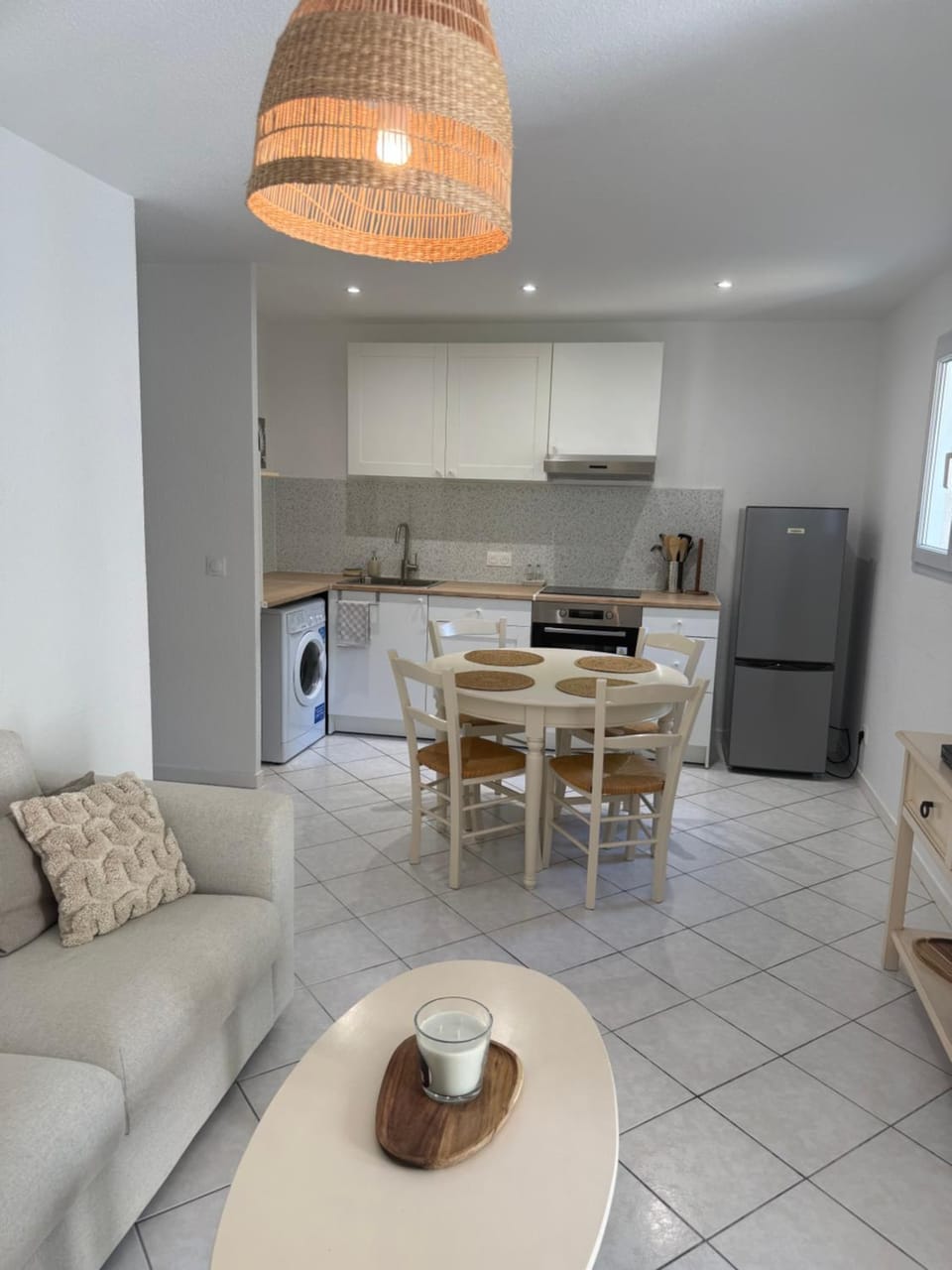Coffee/tea facilities, Kitchen or kitchenette, Living room, Seating area, Dining area, oven, pet friendly, stove, toaster, washing machine