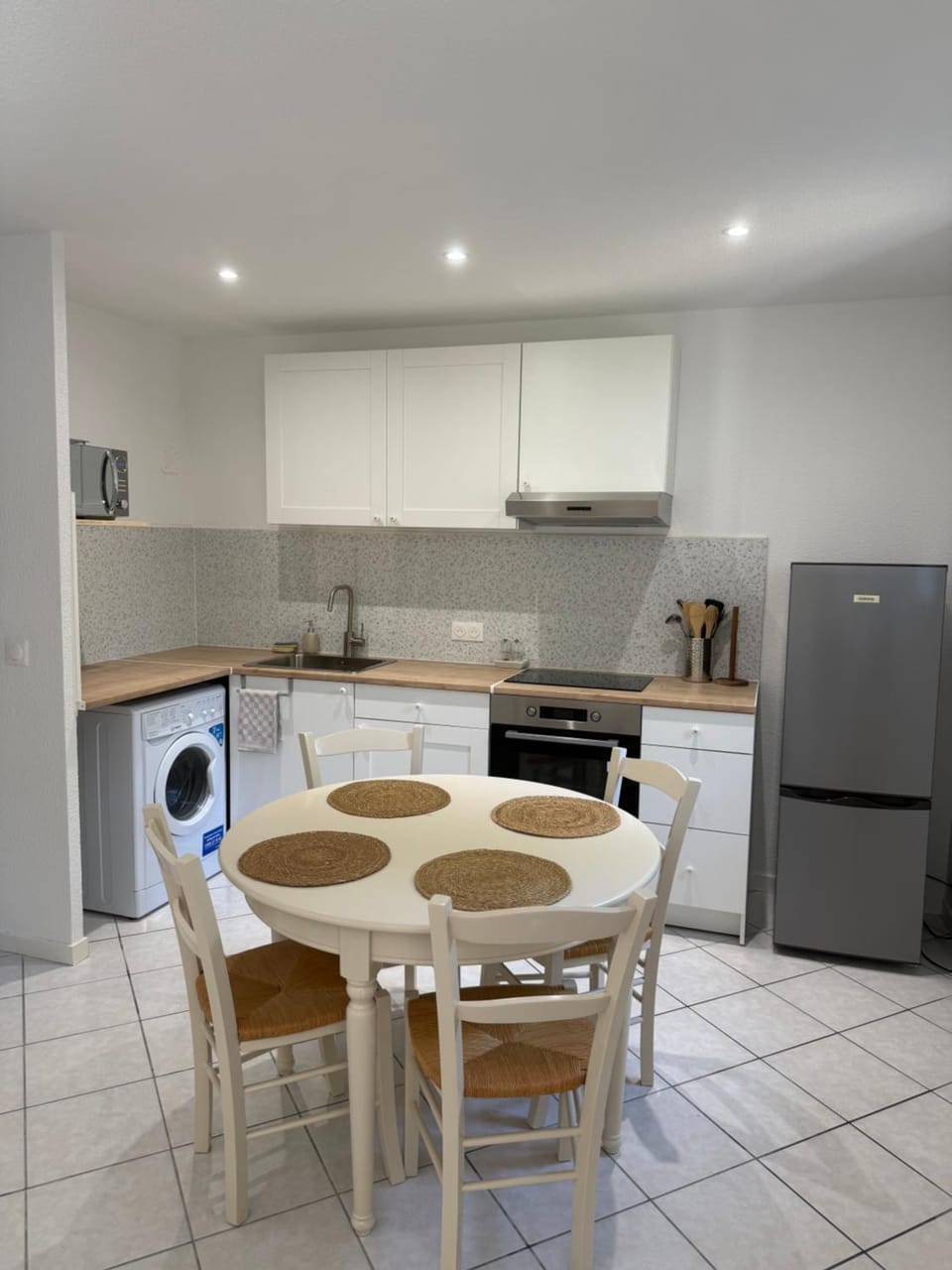 Kitchen or kitchenette, oven, pet friendly, stove, toaster