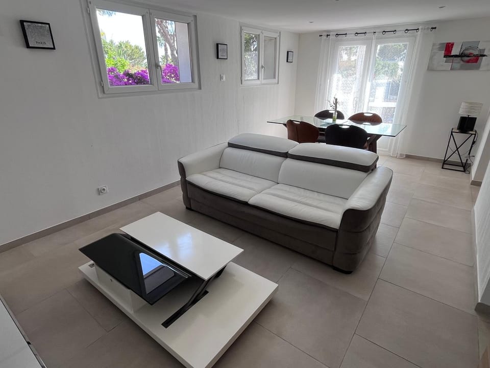 Appart T3 dans villa Carqueiranne La Californie Apartment in Hyères
