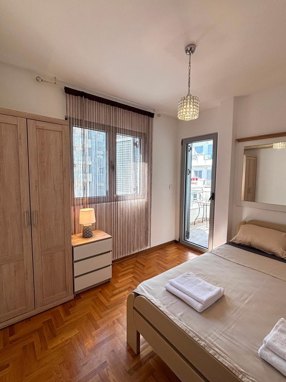 Bedroom, kitchen