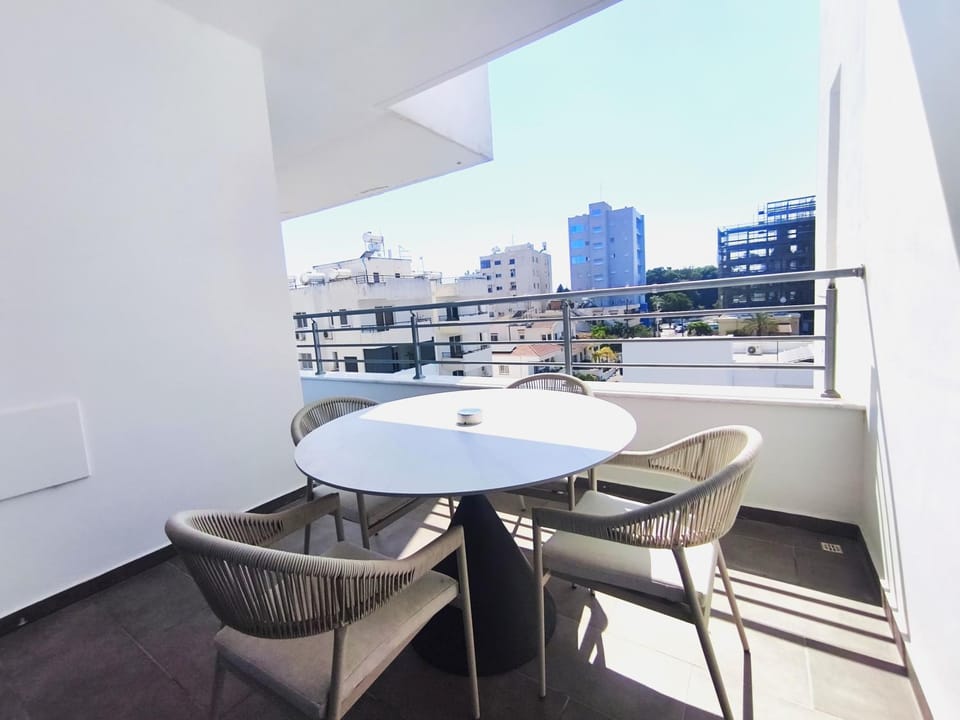 Day, Neighbourhood, View (from property/room), Balcony/Terrace, Seating area