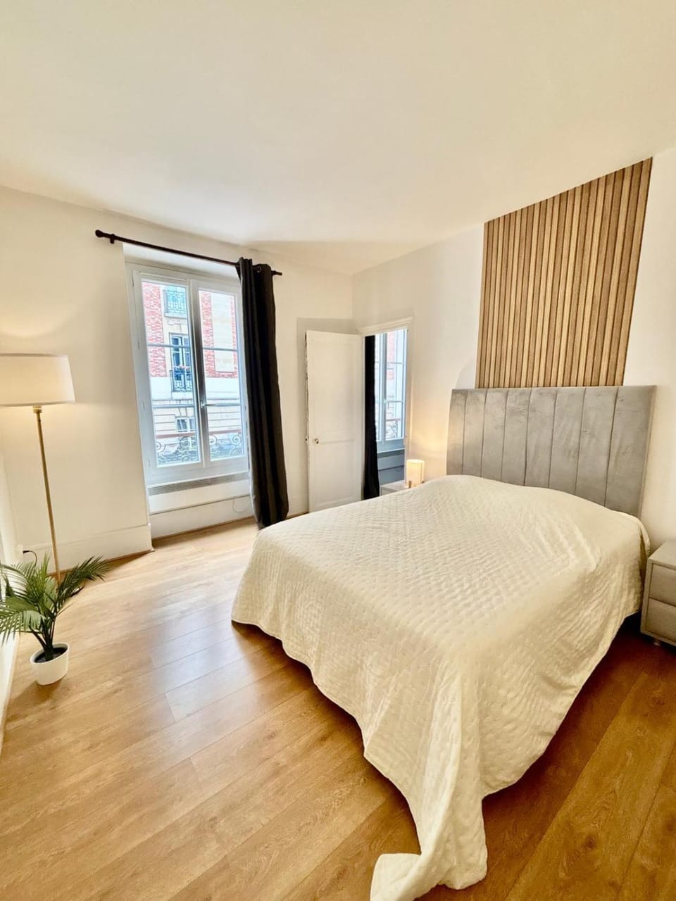 Bed, Photo of the whole room