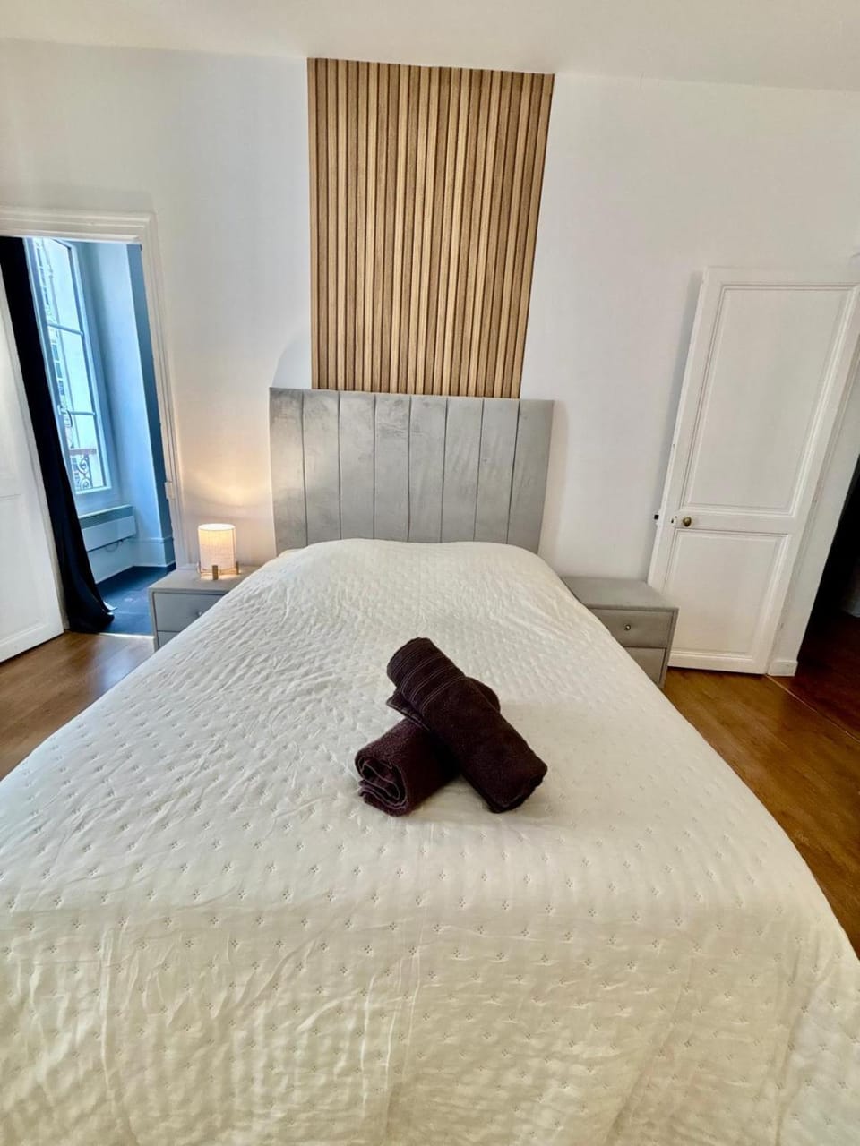 Bed, Photo of the whole room, Bedroom, towels