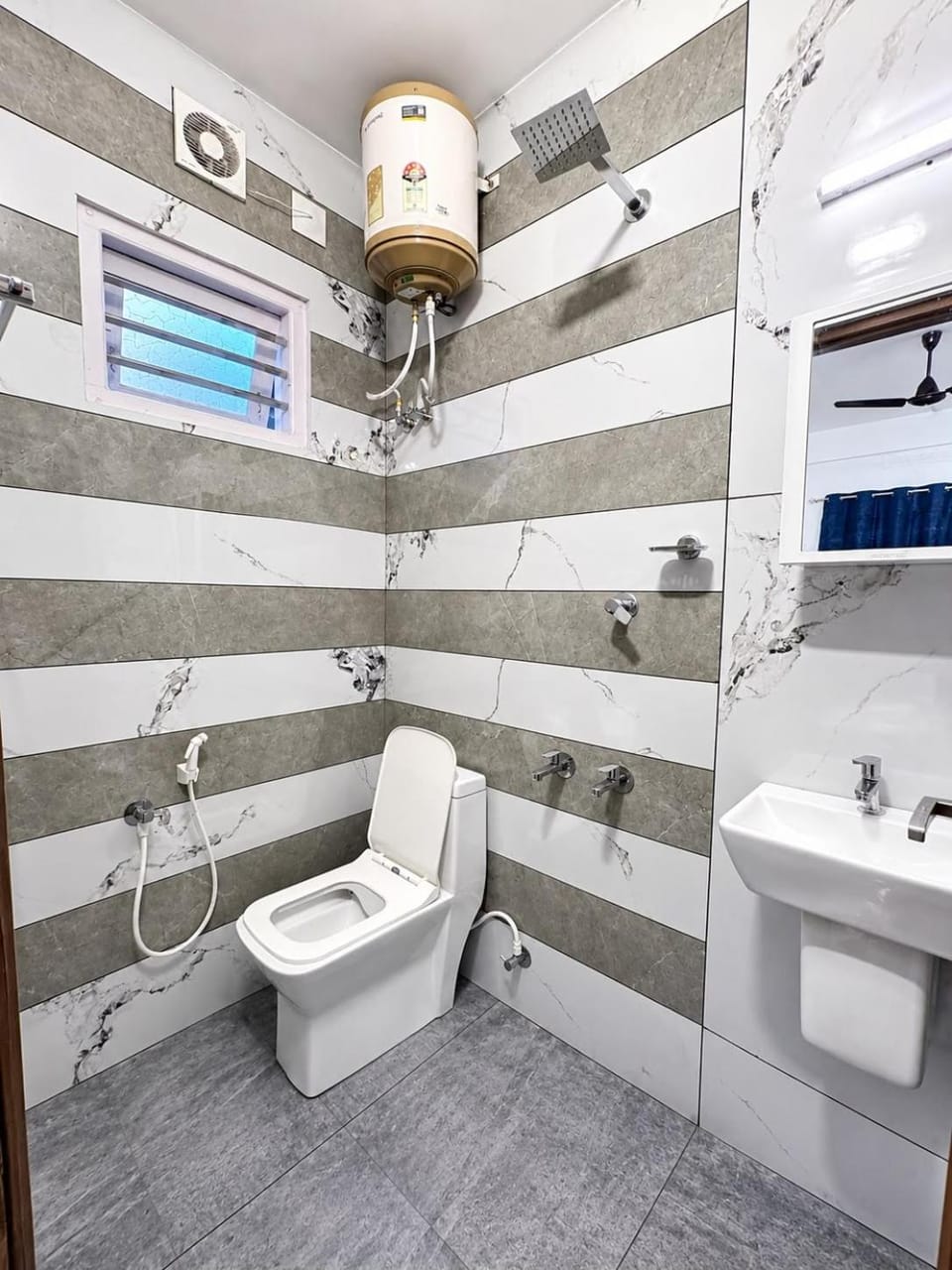 Aura Suites Chernallur Apartment in Kochi