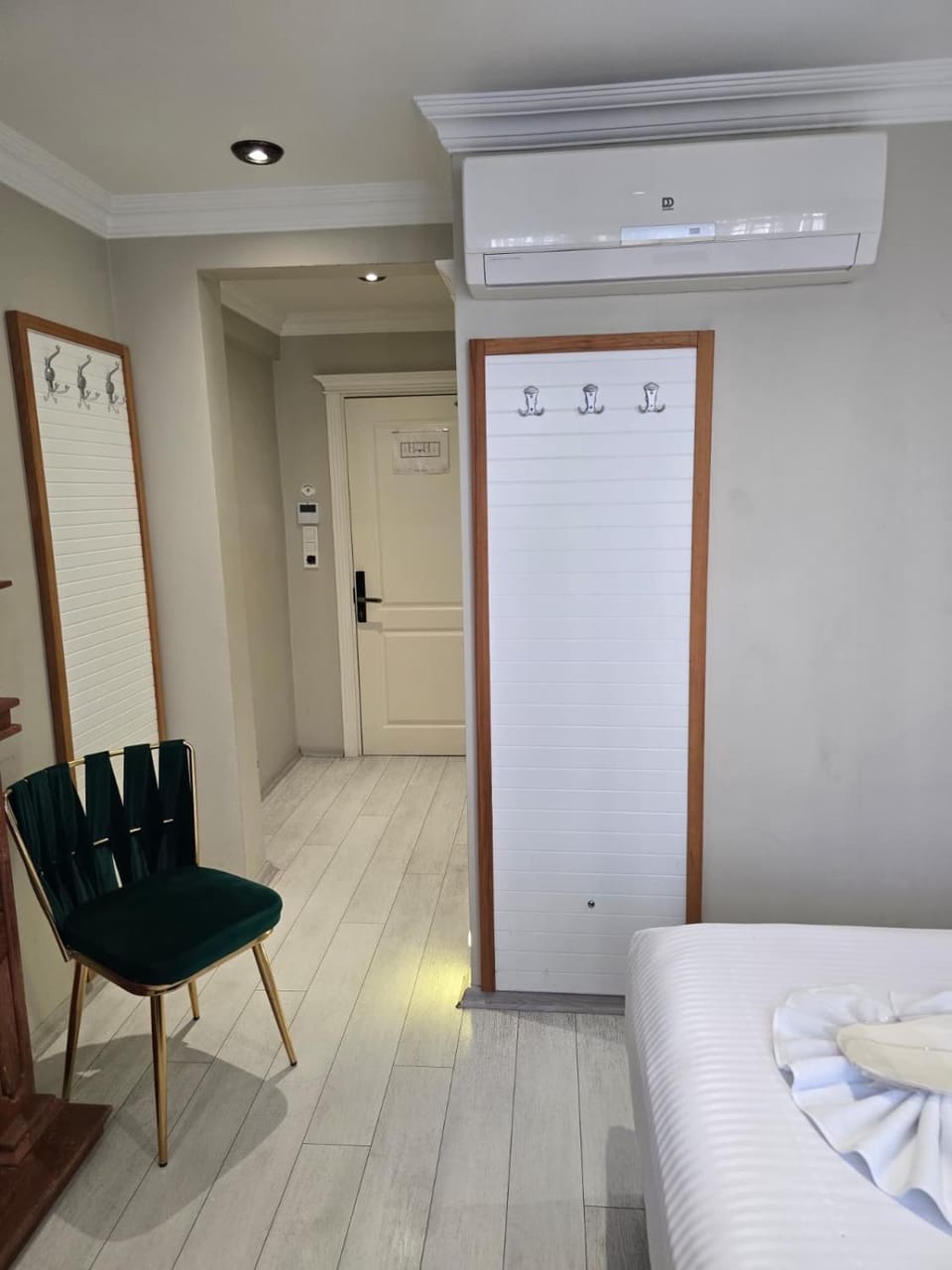 Bedroom, air conditioner