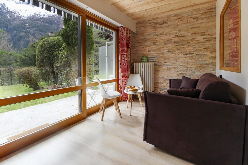Spring, Day, Natural landscape, View (from property/room), Seating area