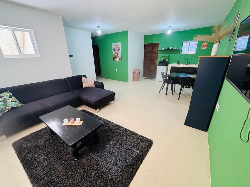 Communal lounge/ TV room, TV and multimedia, Seating area, Dining area