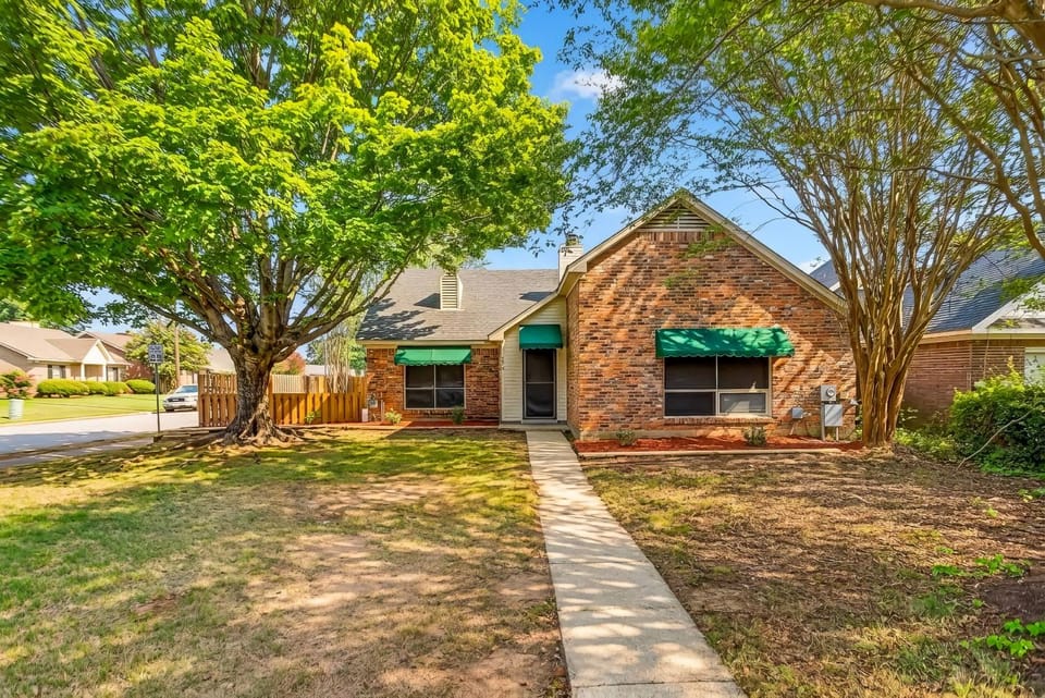 Updated Home Near Gunter and Downtown House in Montgomery