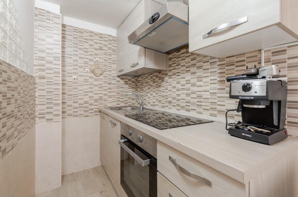 Kitchen or kitchenette, minibar, oven, pet friendly, stove, toaster