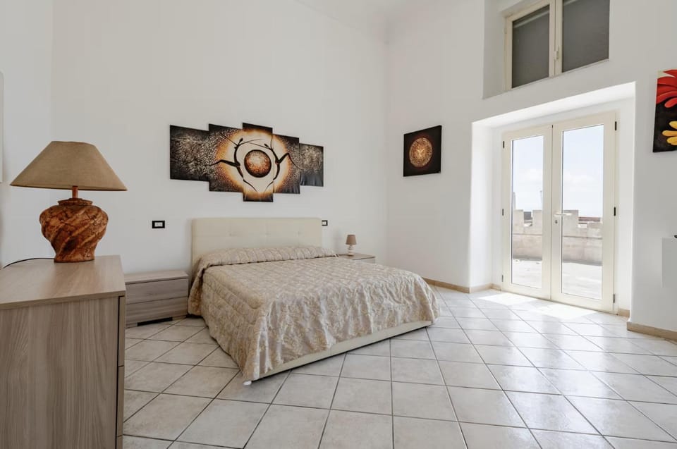 Bed, Photo of the whole room, Decorative detail, Bedroom