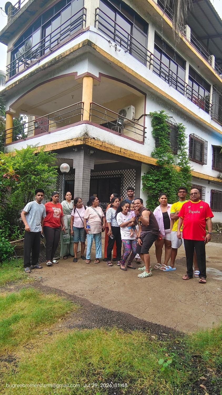 Property building, People, Garden, group of guests