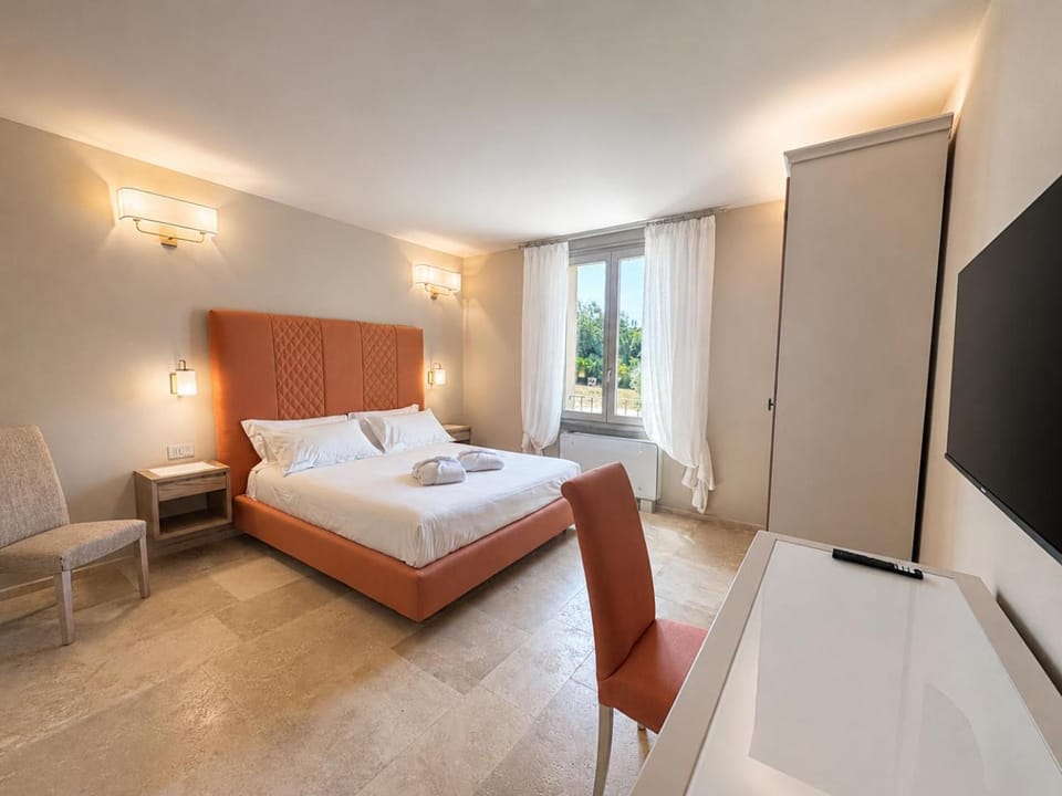 Bed, TV and multimedia, Photo of the whole room, Bedroom, wardrobe